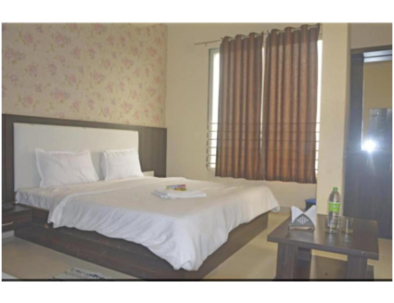 Hotel Fun N Food , Mandu ภายนอก รูปภาพ